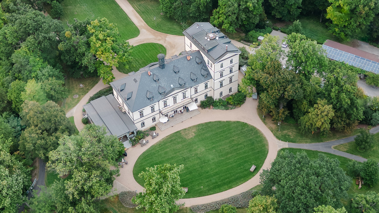 Prague Wedding Venue Chateau Mcely 3 1