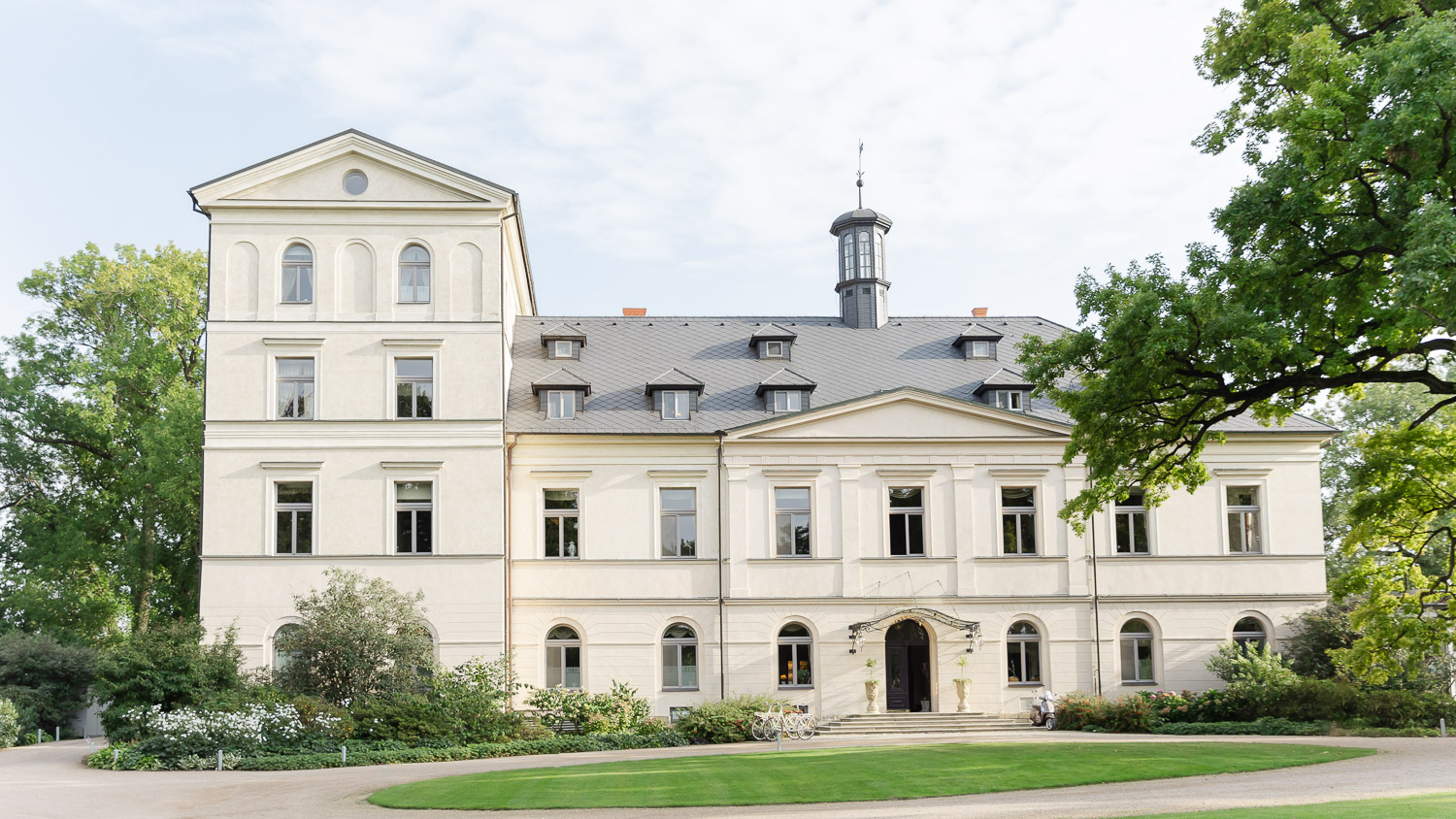 Prague Wedding Venue Mcely 1