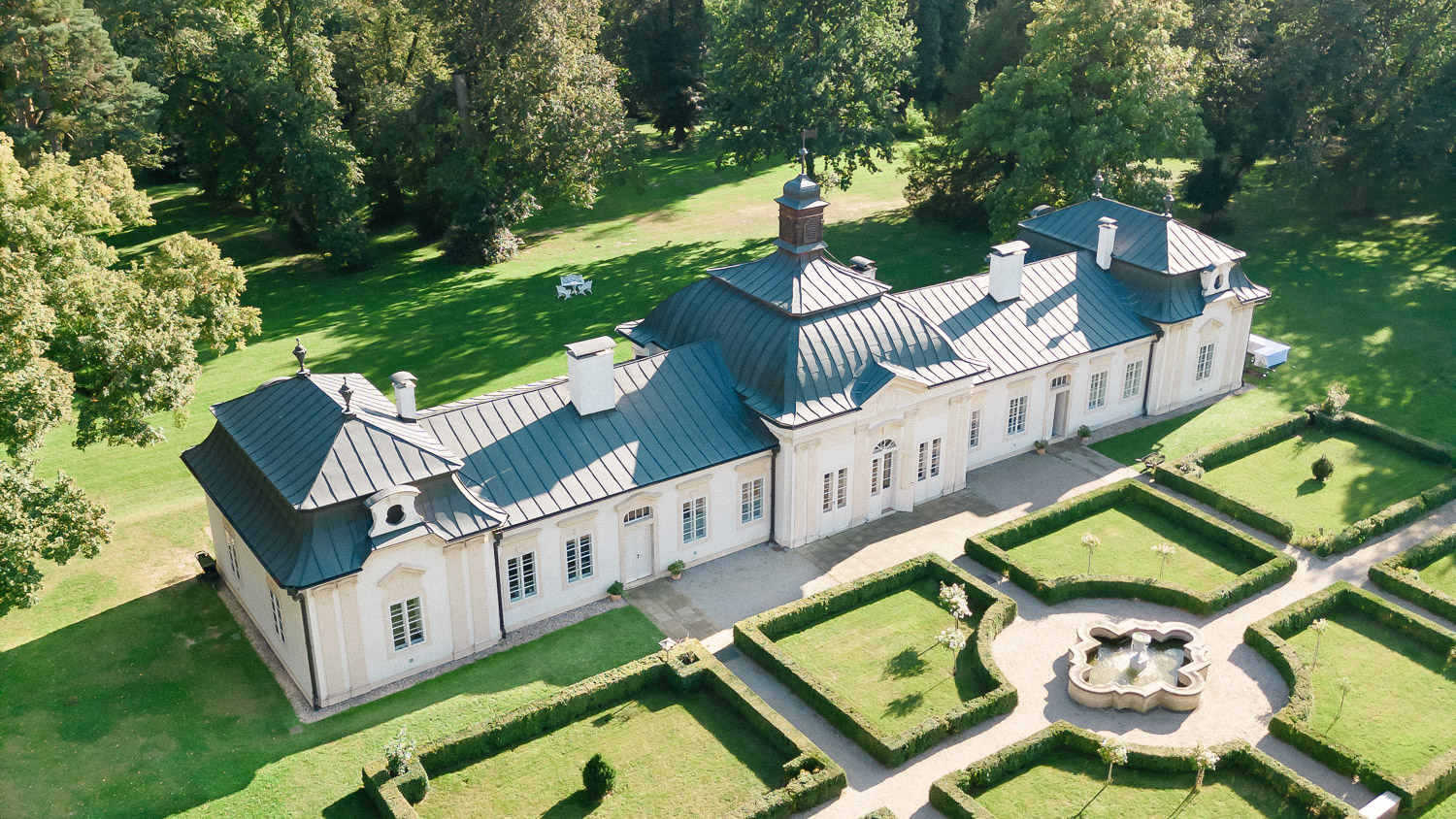 Prague Wedding Venue Zamek Bon Repos 2 1