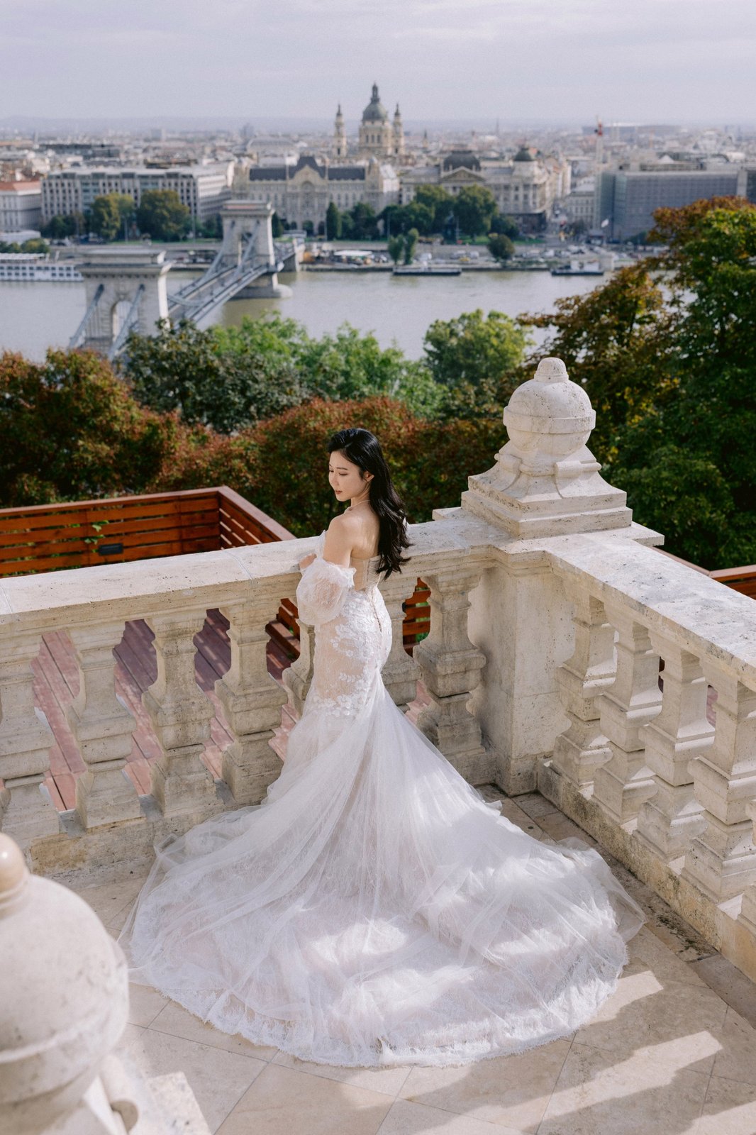 Buda-castle-terrace-bride Bride on a terrace above the Danube in Budapest