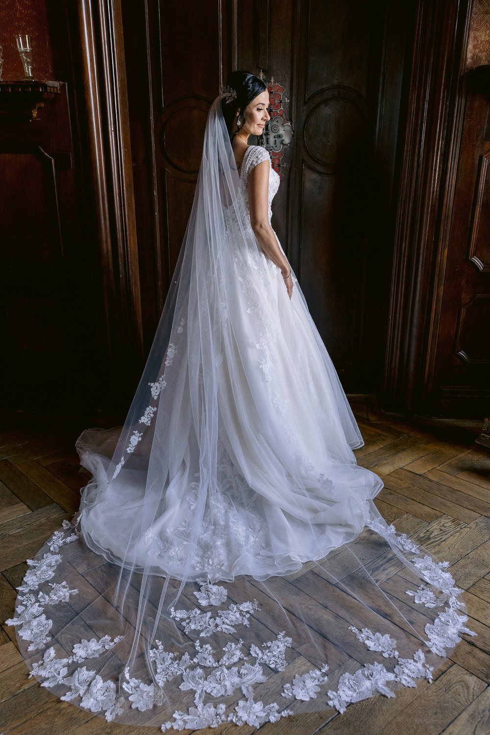 Chateau Mcely Bride Cathedral Veil Bride with her long lace veil in the wood-panelled hall