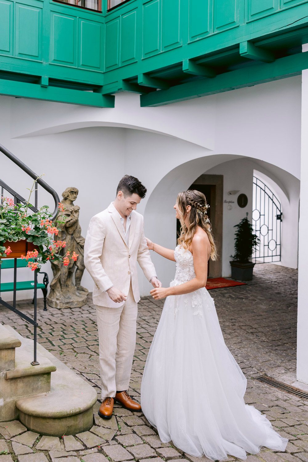Lobkowicz Palace Elopement First Look Courtyard First look in a Prague courtyard